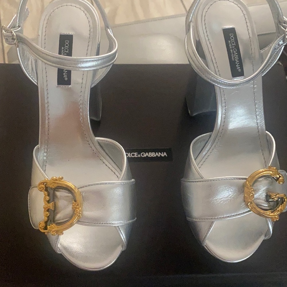 Silver platform D&G 100% authentic!!